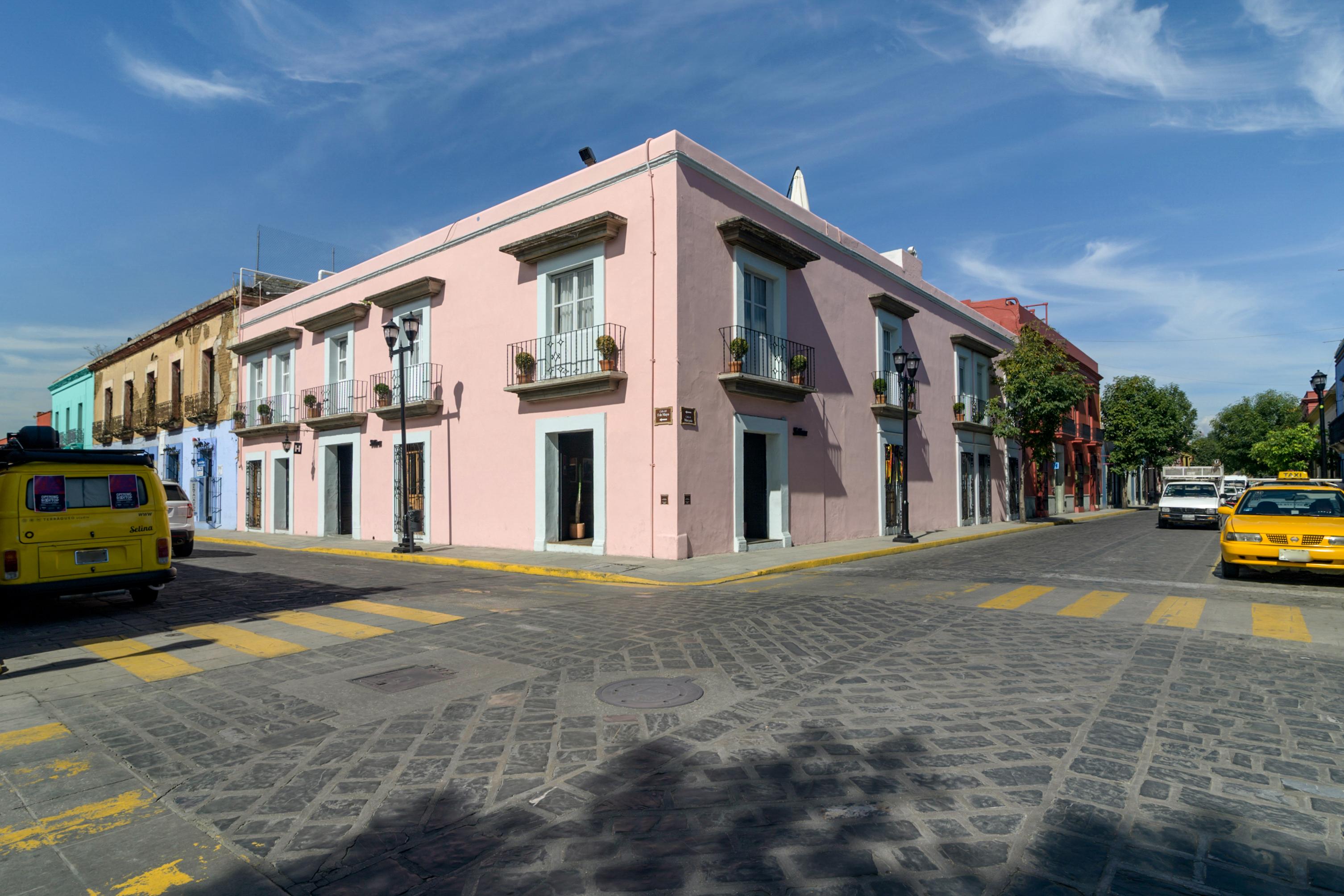 Отель Selina Oaxaca Экстерьер фото