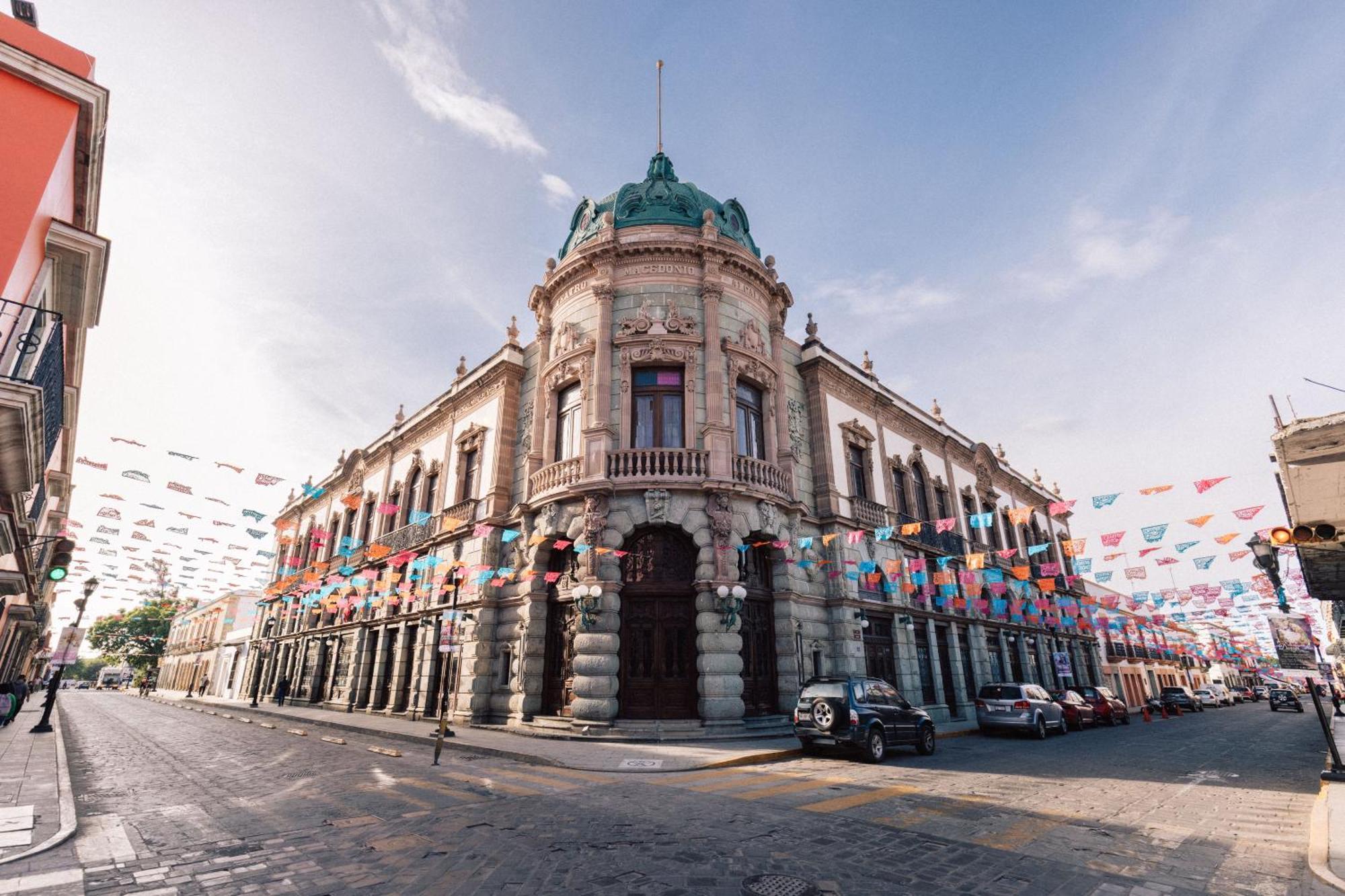 Отель Selina Oaxaca Экстерьер фото